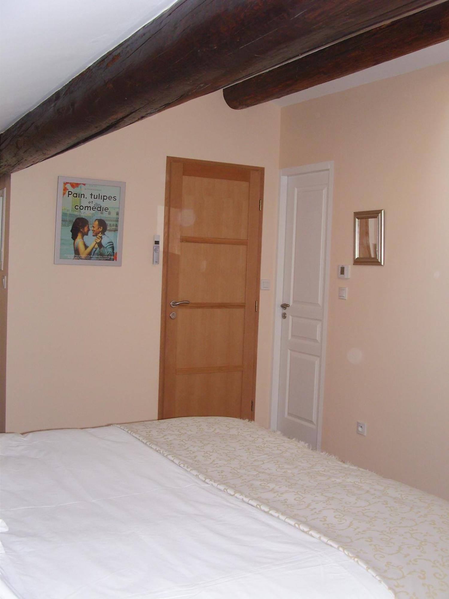 Les Chambres De Jeannette Marseille Luaran gambar