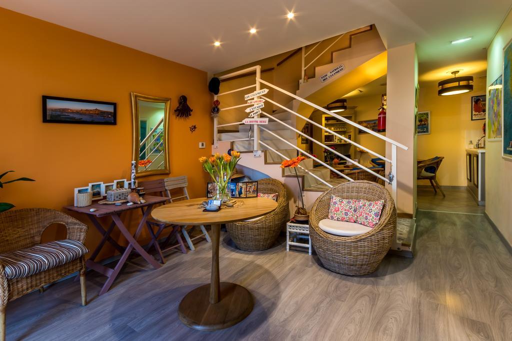 Les Chambres De Jeannette Marseille Luaran gambar