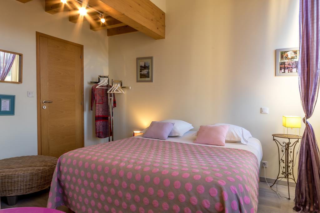Les Chambres De Jeannette Marseille Luaran gambar